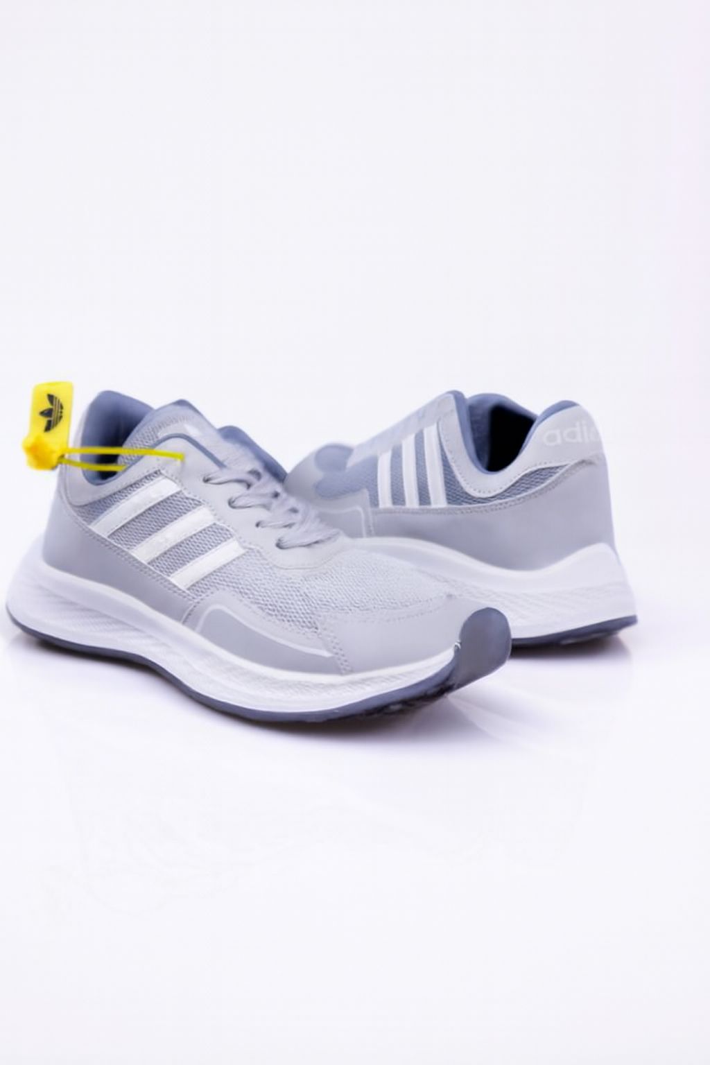 اديداس رمادي